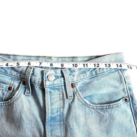 Levi's Women's 501 Light Wash Skinny Jeans - Picture 14 of 15